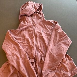 Mauve Nike Women's Rainjacket/Windbreaker
